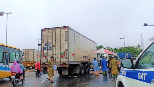 Lại tai nạn chết người tại điểm đen giao thông Đà Nẵng - Ảnh 2.