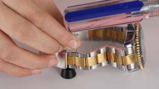 Bí kíp cắt mắt đồng hồ tại nhà, không cần công cụ chuyên dụng - Ảnh 4.