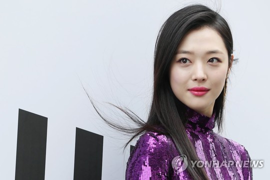 Nữ ca sĩ, diễn viên Hàn Quốc Sulli chết ở tuổi 25, nghi tự tử - Ảnh 1.