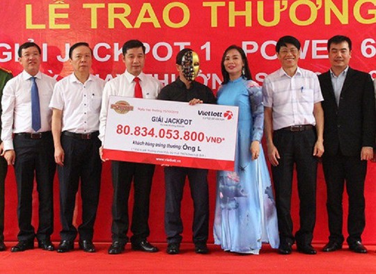 Người đàn ông Nghệ An may mắn trúng Vietlott hơn 80 tỉ đồng - Ảnh 1.