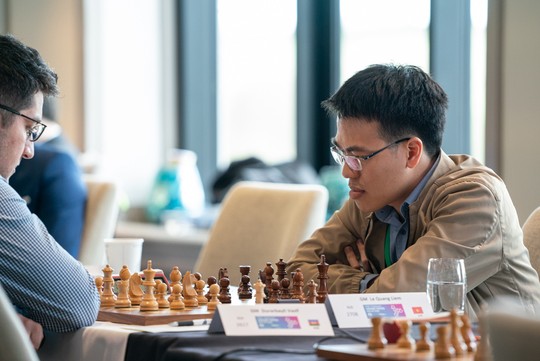 Lê Quang Liêm thắng trận đầu, mơ tranh huy chương FIDE Grand Swiss - Ảnh 1.