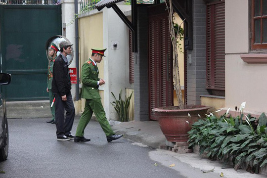 Nhận 3 triệu USD, cựu bộ trưởng Nguyễn Bắc Son đưa cả tiền ra ban công cất giấu - Ảnh 2.