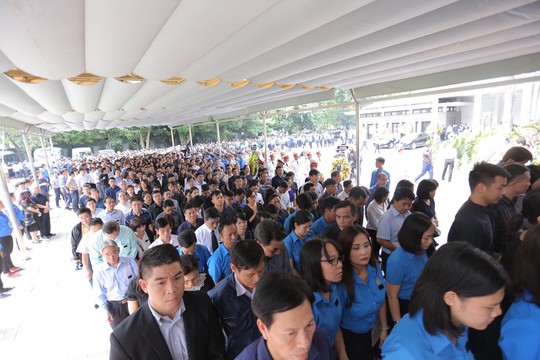 Hàng ngàn người tiễn biệt cố Thứ trưởng Lê Hải An - Ảnh 24.
