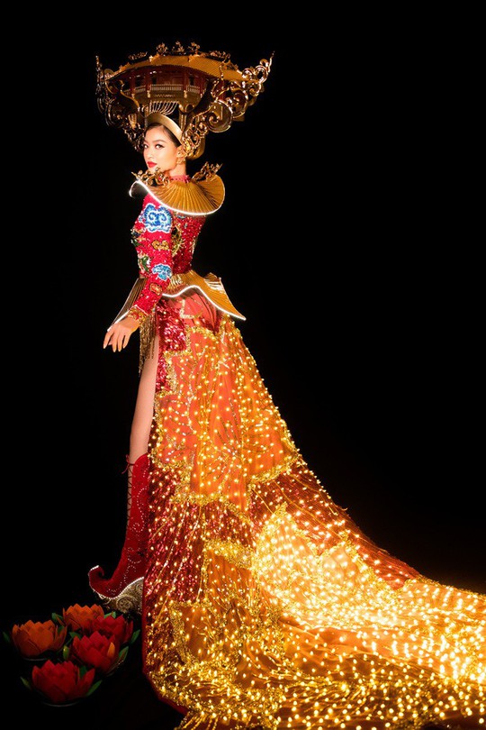 Hé lộ bộ trang phục gắn 2.000 bóng đèn led của á hậu Kiều Loan - Ảnh 1.
