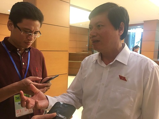 Lãnh đạo tỉnh Hòa Bình: Ở bên ngoài nhà máy nước sạch sông Đà đã thấy mùi khét - Ảnh 1.