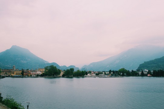 Hồ vùng Bắc Ý và những cái nhất - Ảnh 3.