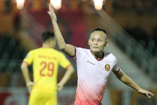 Quốc Phương lập hat-trick giúp Sài Gòn FC thắng đậm Nam Định - Ảnh 3.