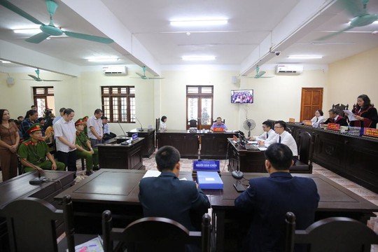Gian lận thi cử ở Hà Giang: Tòa kiến nghị Bộ Công an điều tra có hay không việc đưa và nhận hối lộ - Ảnh 13.