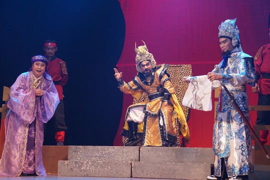 Thêm một nữ đạo diễn trẻ dựng vở lịch sử - Ảnh 4.