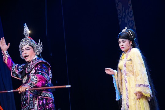 Thêm một nữ đạo diễn trẻ dựng vở lịch sử - Ảnh 5.