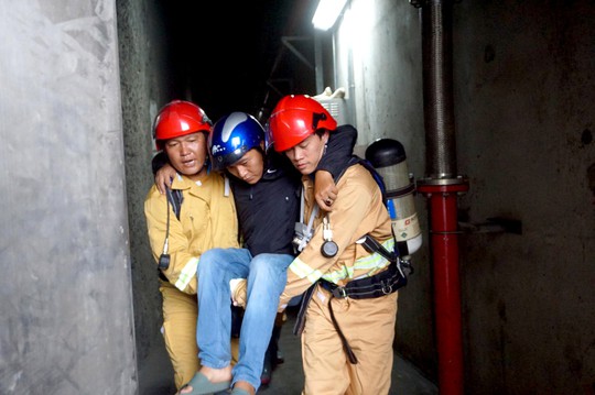 CLIP: Cận cảnh diễn tập chữa cháy quy mô lớn ở hầm sông Sài Gòn - Ảnh 7.