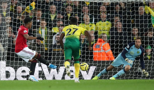 Hỏng 2 quả phạt đền, Man United vẫn thắng Norwich, tăng 7 hạng - Ảnh 6.