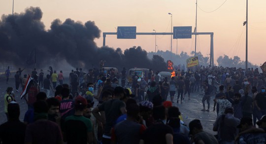 Iraq: An ninh nổ súng vào người biểu tình, 879 người thương vong - Ảnh 2.