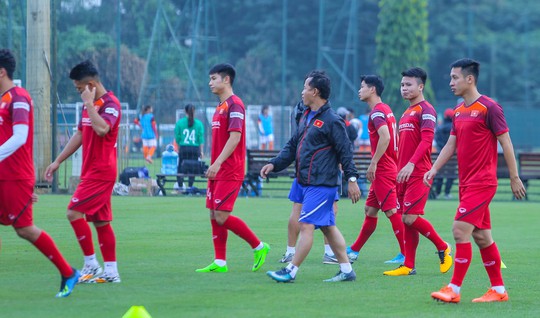 Cận cảnh buổi tập nghiêm túc song thoải mái của đội tuyển bóng đá Việt Nam - Ảnh 10.