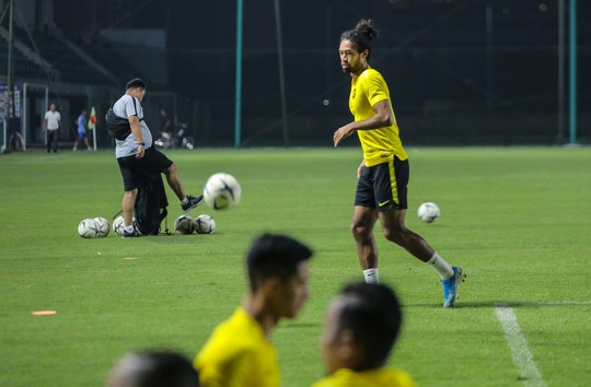 Đội tuyển Malaysia giấu bài trong buổi tập đầu tiên tại Việt Nam - Ảnh 8.