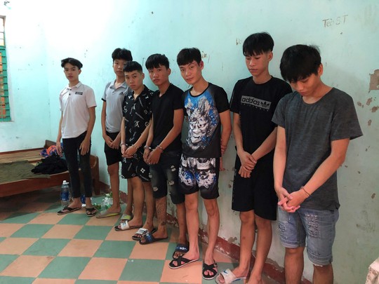 Bắt nhóm thanh thiếu niên chém nhau giữa trung tâm Đà Nẵng - Ảnh 2.