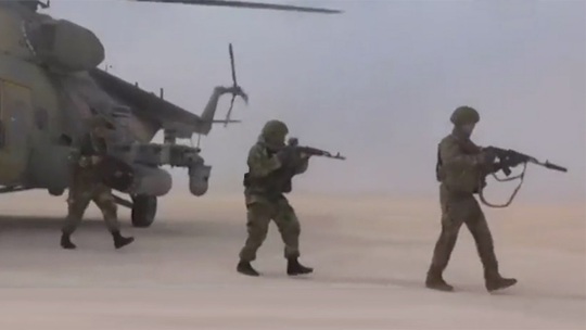 Trực thăng, binh lính Nga đổ bộ căn cứ không quân cũ của Mỹ ở Syria - Ảnh 2.