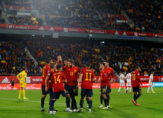 Cazorla trở lại, Tây Ban Nha vượt qua vòng loại Euro 2020 - Ảnh 3.
