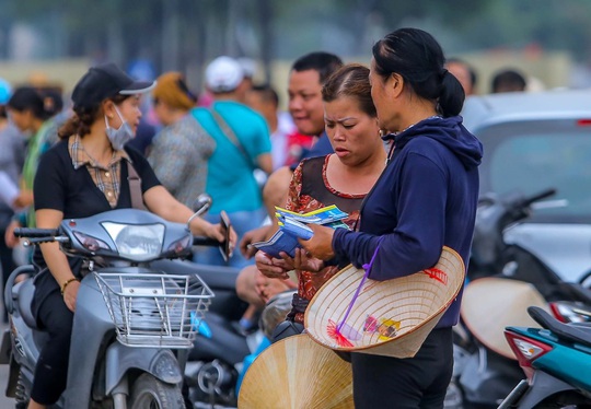 Vé chợ đen trận Việt Nam-Thái Lan: Phe vé thổi giá chóng mặt 7-9 triệu đồng/cặp - Ảnh 7.