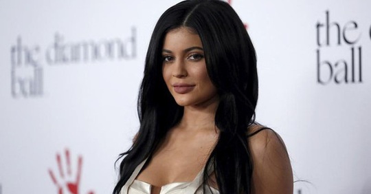 Tỷ phú Kylie Jenner kiếm 600 triệu USD từ bán cổ phiếu - Ảnh 1.
