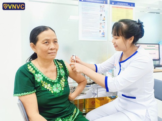 Lần đầu tiên Việt Nam đưa vào sử dụng loại vắc xin phòng nhiều bệnh nguy hiểm - Ảnh 1.