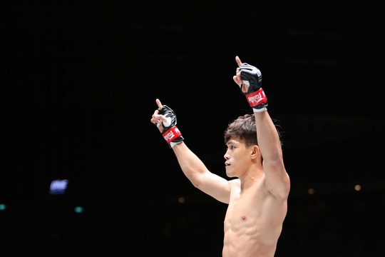 Nguyễn Trần Duy Nhất hạ knock-out dễ dàng nhà vô địch Nhật Bản - Ảnh 4.