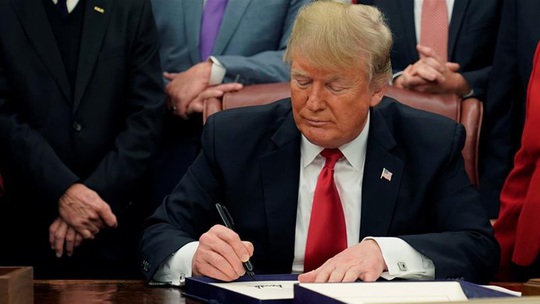 Ông Trump giáng đòn mạnh lên Trung Quốc về vấn đề Hồng Kông - Ảnh 1.