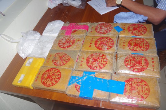 NÓNG: Hàng chục bánh heroin có chữ Trung Quốc trôi vào biển Quảng Nam - Ảnh 7.