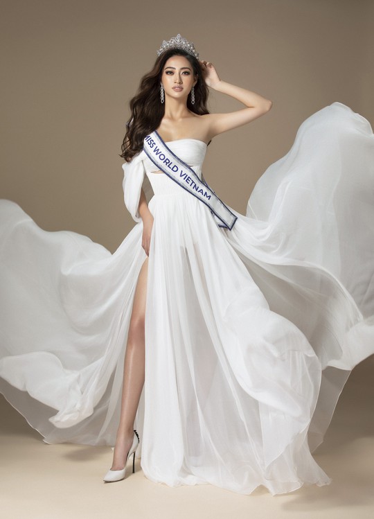 Sau khi bị chê béo, Lương Thuỳ Linh xuất hiện xinh đẹp trên trang chủ Miss World - Ảnh 2.