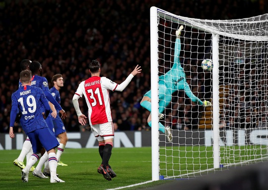 Trọng tài xuống tay 2 thẻ đỏ, Chelsea cầm hòa Ajax 8 bàn thắng - Ảnh 2.
