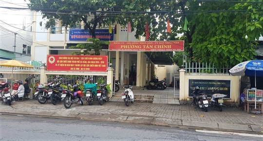 Vụ cán bộ phường hành dân, đổi tên con 4 lần không xong: Sẽ điều chuyển công tác - Ảnh 1.