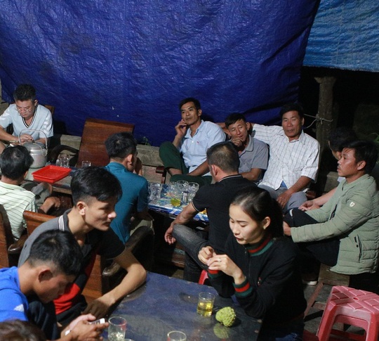 Vụ 39 người mất tích: Đau đớn, người nhà mong muốn sớm đưa xác người thân về - Ảnh 2.