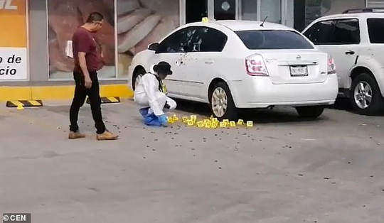 Bắt con trai trùm ma túy Mexico, cảnh sát cấp cao bị nã 150 viên đạn - Ảnh 3.