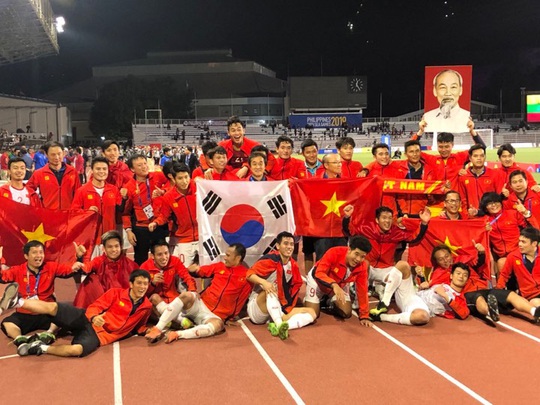 Việt Nam thắng Indonesia 3-0, ghi dấu ấn lịch sử bóng đá SEA Games - Ảnh 1.