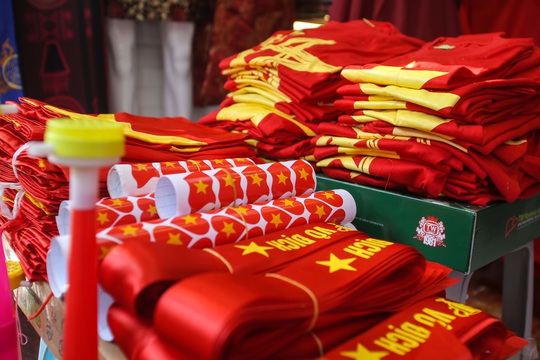 Màu cờ sắc áo đã tràn ngập khắp phố trước trận chung kết SEA Games 30 - Ảnh 8.