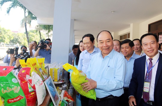 Hơn 2.000 câu hỏi của nông dân gửi Thủ tướng Nguyễn Xuân Phúc - Ảnh 1.