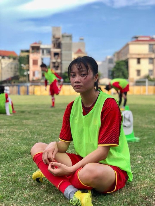Điêu đứng với Hoàng Thị Loan - hoa khôi tuyển bóng đá nữ Việt Nam - Ảnh 2.