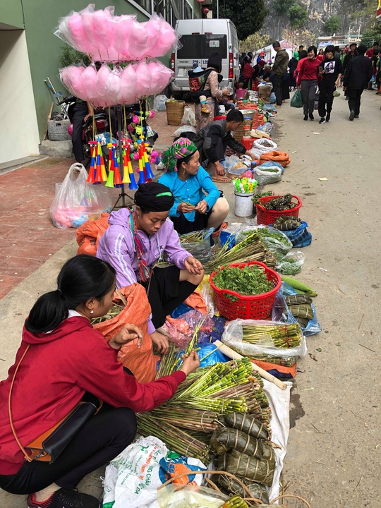 Đến Hà Giang khám phá vẻ đẹp đầy sắc màu của chợ phiên Đồng Văn - Ảnh 2.