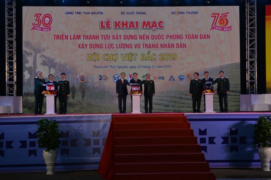 Phó Thủ tướng khai trương triển lãm quân sự - quốc phòng - Ảnh 2.