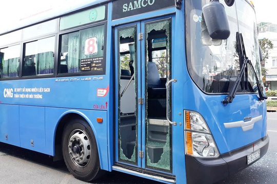 Vụ côn đồ tấn công xe buýt: Kiến nghị UBND TP HCM chỉ đạo xử lý - Ảnh 1.