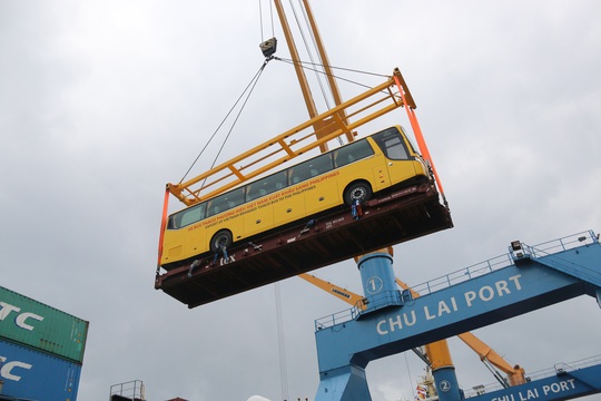 THACO xuất lô hàng xe bus thương hiệu Việt đầu tiên sang Philippines - Ảnh 3.