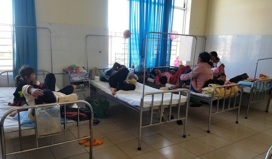 Sau bữa ăn từ thiện, gần 100 trẻ ở Lâm Đồng nhập viện cấp cứu - Ảnh 2.