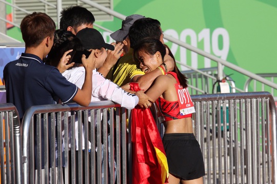 Nhà vô địch Thu Trang: Vừa chạy xe ôm, vừa săn vàng - Ảnh 5.