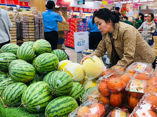 TP HCM: 27 Tết, sức mua ở nhiều chợ lẻ vẫn chậm - Ảnh 4. TP HCM: 27 Tết, sức mua ở nhiều chợ lẻ vẫn chậm - Ảnh 4.