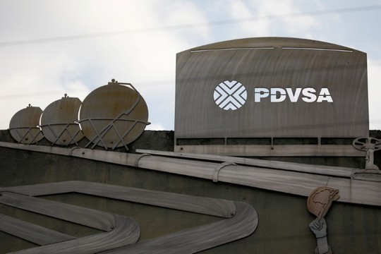 Venezuela mở tài khoản ở Nga để thu tiền bán dầu - Ảnh 1.