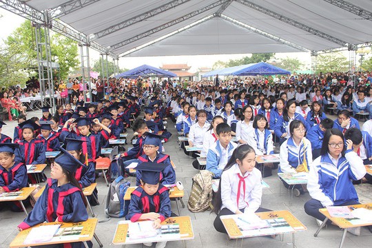 500 học sinh giỏi Hải Phòng khai bút đầu Xuân ở Khu tưởng niệm vương triều Mạc - Ảnh 2. 500 học sinh giỏi Hải Phòng khai bút đầu Xuân ở Khu tưởng niệm vương triều Mạc - Ảnh 2.