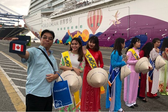 Hàng ngàn khách quốc tế xông đất Việt Nam bằng tàu biển hạng sang - Ảnh 1.