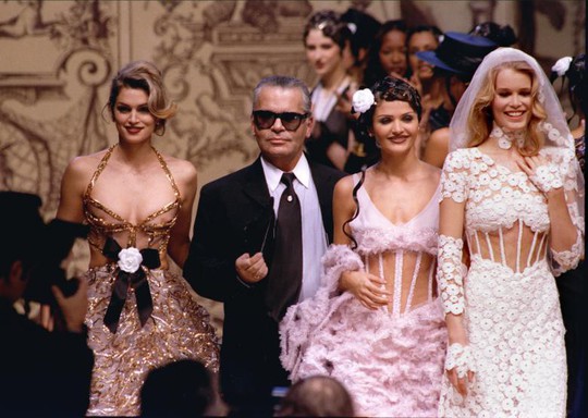 Những khoảnh khắc đáng nhớ của bố già thời trang Karl Lagerfeld - Ảnh 3.