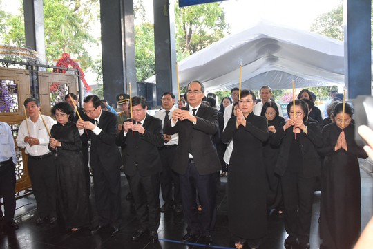 Bí thư Thành ủy TP HCM đến viếng lễ tang Phó Chủ tịch UBND TP Nguyễn Thị Thu - Ảnh 1.