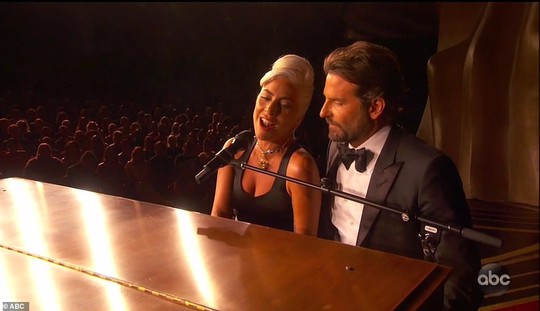 Lady Gaga và Bradley Cooper vướng nghi án phim giả tình thật - Ảnh 4.